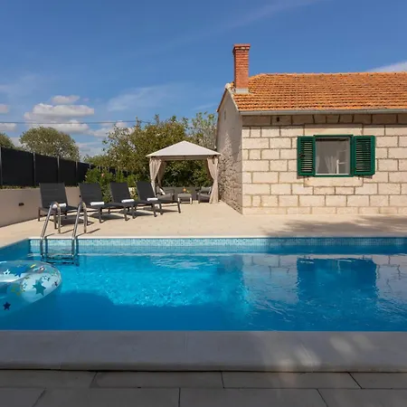 Σπίτι διακοπών Experience Village Life - Jokini Dvori With Private Pool Pakovo Selo