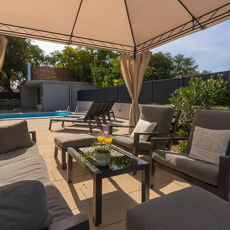 Σπίτι διακοπών Experience Village Life - Jokini Dvori With Private Pool