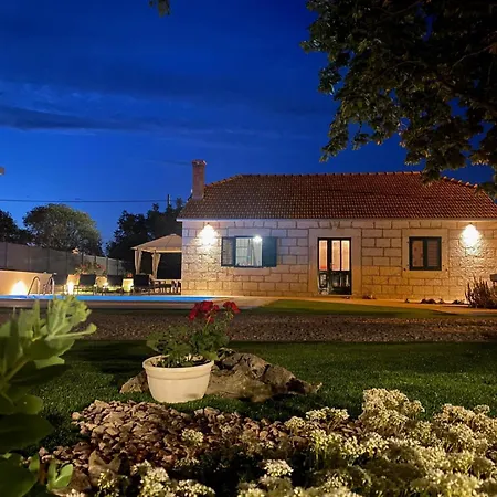 Experience Village Life - Jokini Dvori With Private Pool Vakantiehuis