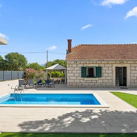 Experience Village Life - Jokini Dvori With Private Pool Tatil Evi *
