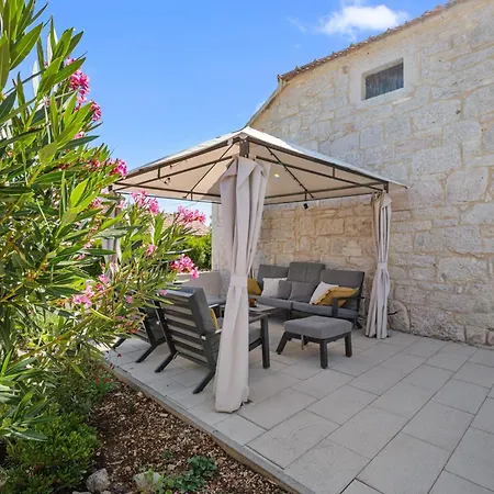 Tatil Evi Experience Village Life - Jokini Dvori With Private Pool Pakovo Selo
