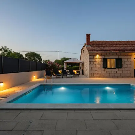 Experience Village Life - Jokini Dvori With Private Pool Tatil Evi