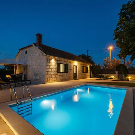 Experience Village Life - Jokini Dvori With Private Pool Tatil Evi