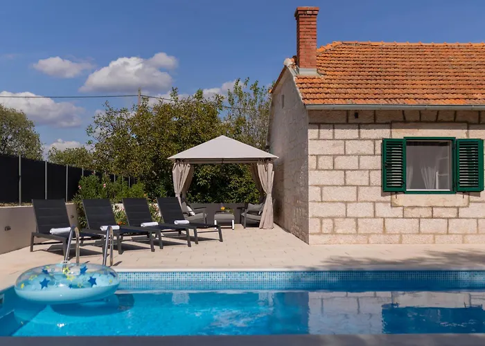 Experience Village Life - Jokini Dvori With Private Pool