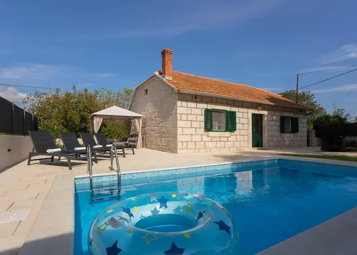 Experience Village Life - Jokini Dvori With Private Pool