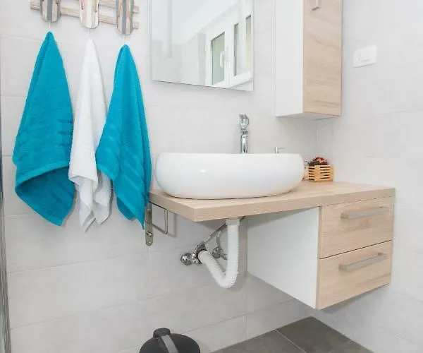 Experience Village Life - Jokini Dvori With Private Pool בית נופש